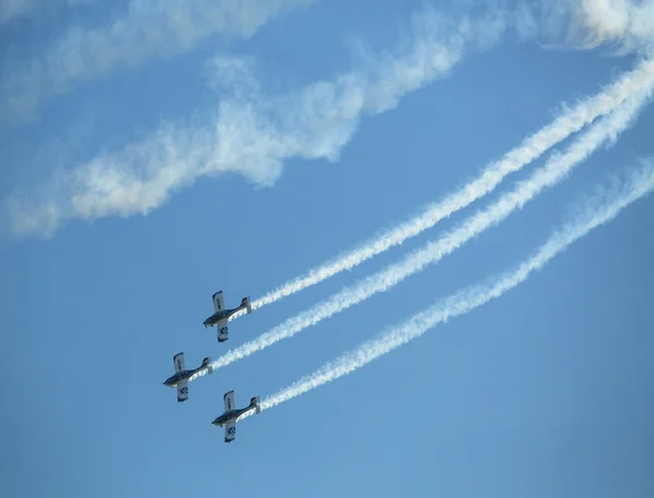 Aerobatic team 3x vliegen — Stockfoto