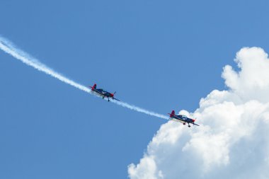 d eaxk iki kişilik hava akrobasi uçağı