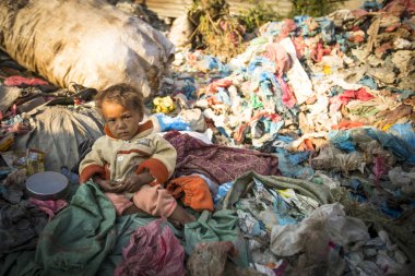 çocuk, ana-babası dökümü üzerinde çalışıyoruz