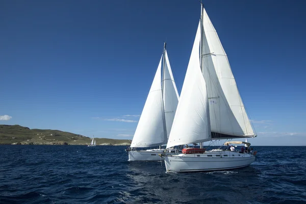Barche a vela in regata "11esima Ellada 2014 — Foto Stock