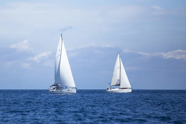 Segelbåtar i segling regatta "11 ellada 2014 — Stockfoto