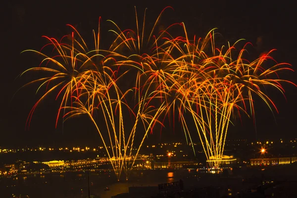 Lichtshow und Feuerwerk — Stockfoto