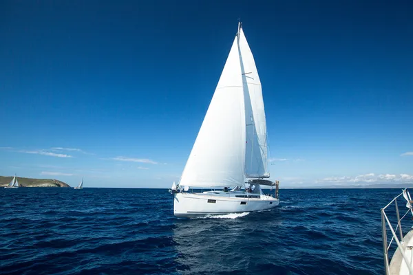 Sailboat on  water — Stock Photo, Image