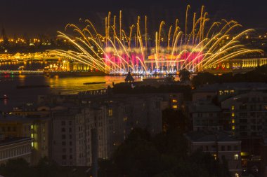 havai fişek festivalinde scarlet Rusya'da yola çıkacak.