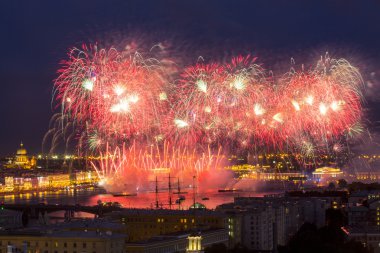 havai fişek festivalinde scarlet Rusya'da yola çıkacak.