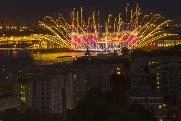 Fuochi d'artificio al festival Scarlet Sails in Russia — Foto Stock