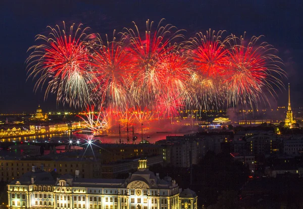 Fuochi d'artificio al festival Scarlet Sails in Russia — Foto Stock