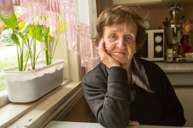 Yaşlı bir kadının portresi