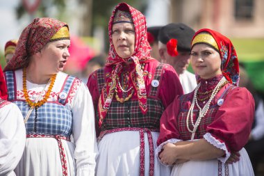 insanlar şehir Tihvin gününü kutluyor