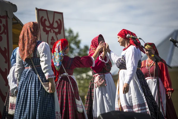 Kimliği belirsiz katılımcıları şehir günü kutlama — Stok fotoğraf