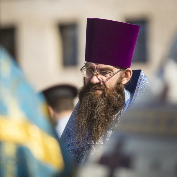 Oidentifierade deltagare ortodoxa gudomliga liturgin — Stockfoto