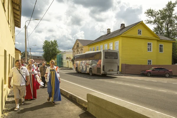 Oidentifierade deltagare fest dagen i staden — Stockfoto