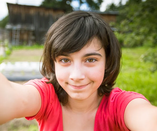 Teengirl taking a self-portrait — Stock Photo, Image