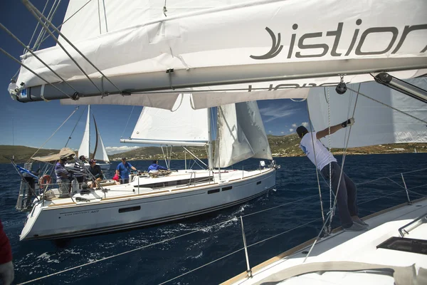 Unidentified sailors participate in sailing regatta — Stock Photo, Image