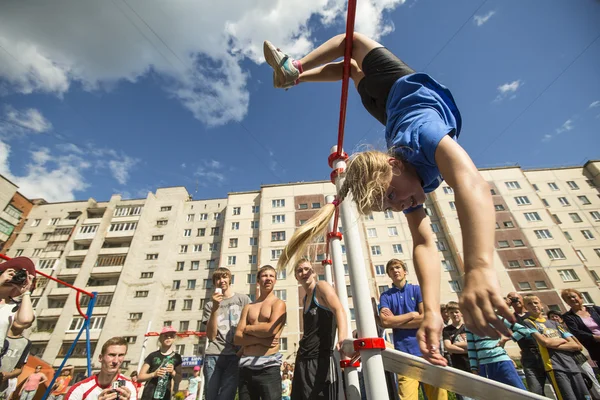 Účastníci na ulici cvičení soutěže — Stock fotografie