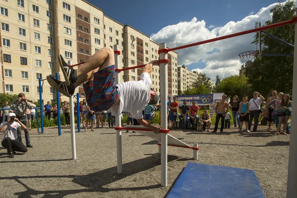 Účastníci na ulici cvičení soutěže — Stock fotografie