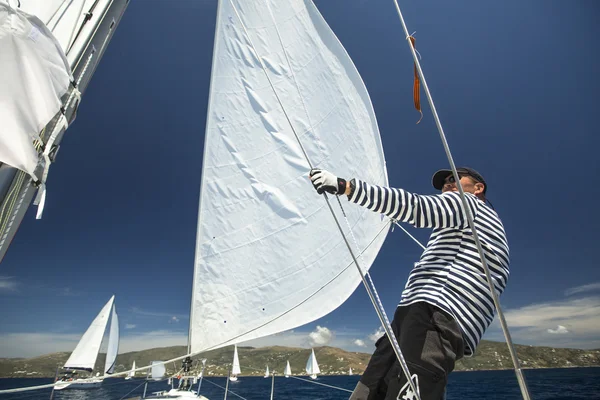 Unidentified sailors participate in sailing regatta — Stock Photo, Image