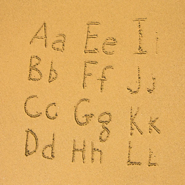 Alphabet sur un sable — Photo