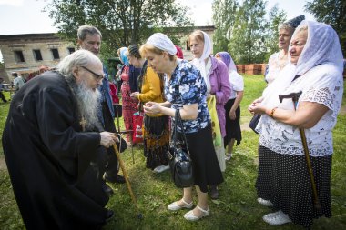 Rev anısına kutlamalar anthony dymsky
