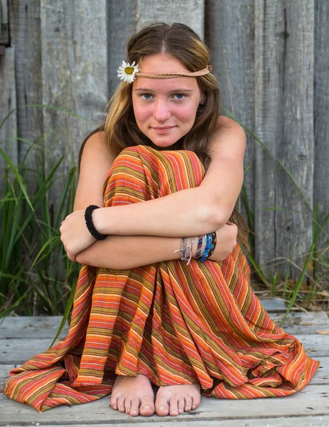 Hippie-Mädchen im Freien — Stockfoto