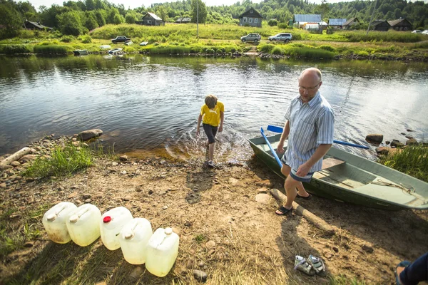 Deelnemers tijdens folk festival ivan-thee — Stockfoto