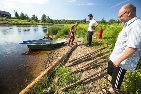 Deelnemers tijdens folk festival ivan-thee — Stockfoto