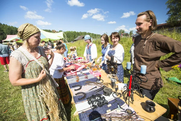 Participantes durante o festival folclórico Ivan-Tea — Fotografia de Stock