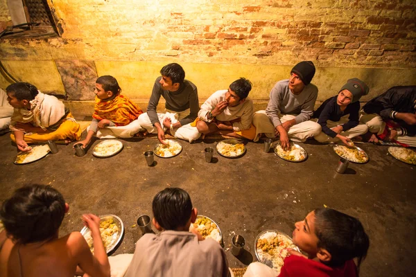 Children during dinner at Jagadguru School. — Stock Photo, Image