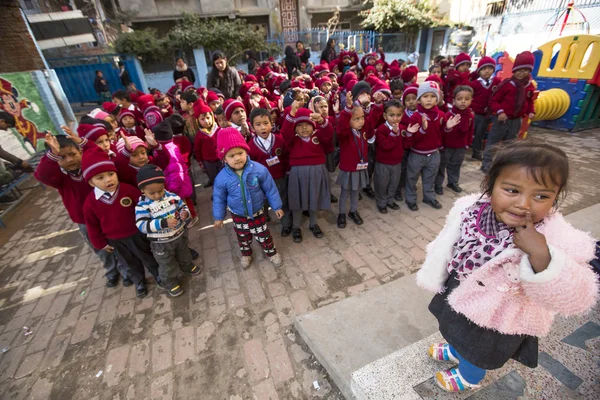 Alumnos durante la clase de danza en la escuela primaria — Foto de Stock