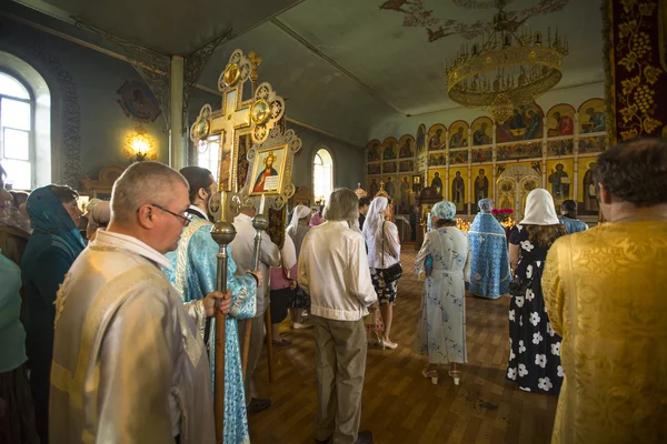 Uczestnicy procesji religijnej prawosławny — Zdjęcie stockowe