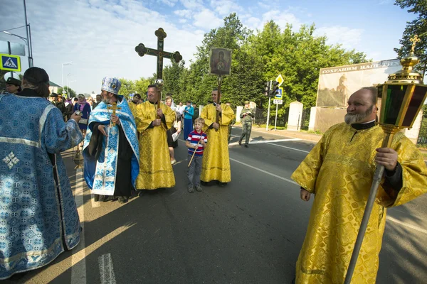 Uczestnicy procesji religijnej prawosławny — Zdjęcie stockowe