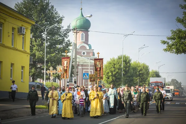 A résztvevők ortodox vallási körmenet — Stock Fotó