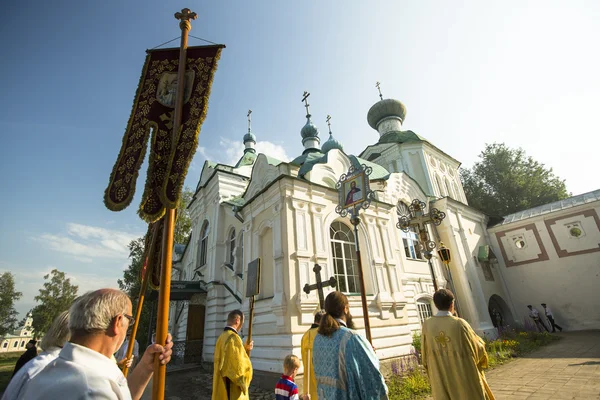 Uczestnicy procesji religijnej prawosławny — Zdjęcie stockowe