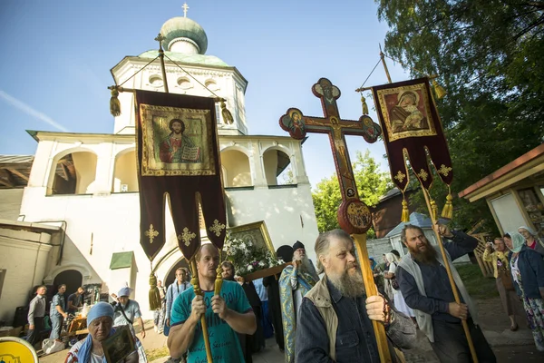Deelnemers orthodoxe religieuze processie Rechtenvrije Stockafbeeldingen