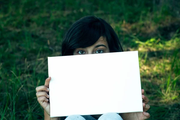 Girl Holding Clean White Sheet Paper Banner Message Summer Park — Stock Photo, Image