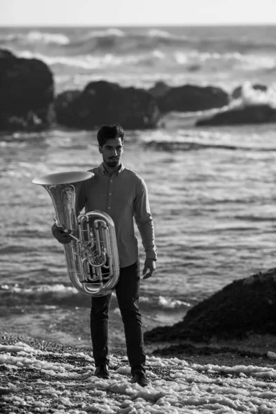 Homme Avec Tuba Bord Mer Photo Noir Blanc — Photo