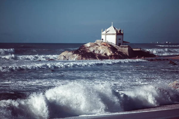 Ocean Surf Miramar Beach Chapel Senhor Pedra Porto Portugal — Stock Photo, Image