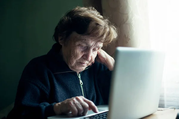 Old Woman Studying Working Computer Her Home — Stock Photo, Image