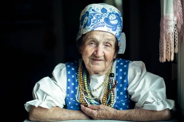 Portret Van Een Oudere Vrouw Etnische Russische Oekraïense Kleding — Stockfoto