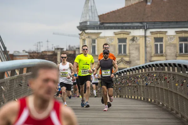 Účastníci během mezinárodní maraton Krakov. — Stock fotografie