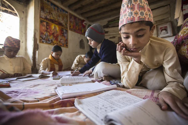 Enfants à l'école Jagadguru — Photo