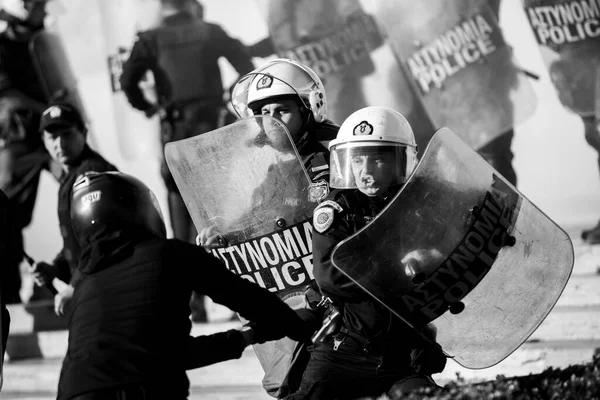 Athens Greece April 2015 Upplopp Polis Och Demonstranter Protest Framför — Stockfoto