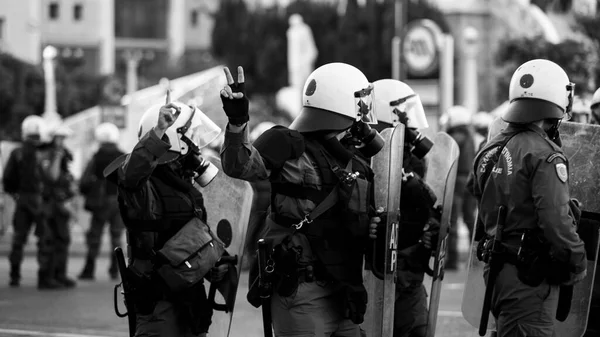 Atenas Grécia Abril 2015 Polícia Choque Manifestantes Durante Protesto Frente — Fotografia de Stock