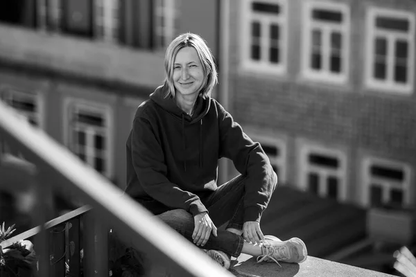 Woman Hoody Blouse Sitting Street Black White Photo — Stock Photo, Image