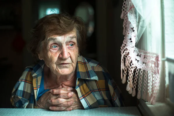 Porträt Einer Alten Frau Ihrem Haus Fenster — Stockfoto