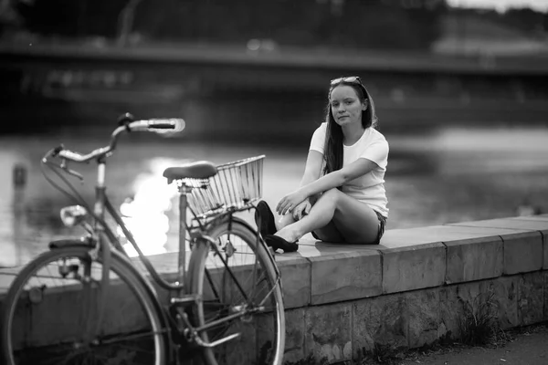 Teenage Girl Bicycle Sits Bank City River Black White Photo — Stock Photo, Image