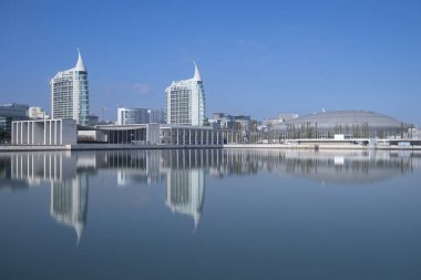 Lizbon, Portekiz 'deki Marina Parque das Nations liman manzarası.