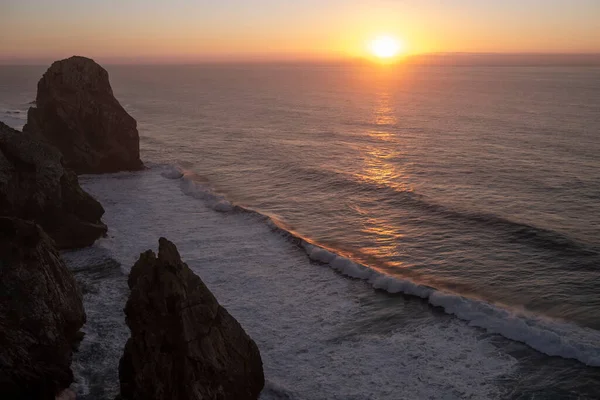 Increíble Vista Los Acantilados Surf Océano Atlántico Atardecer Portugal —  Fotos de Stock