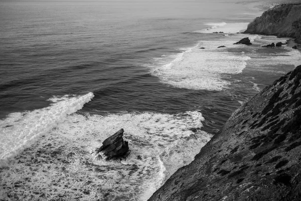 Vista Das Falésias Oceano Atlântico Portugal Foto Preto Branco — Fotografia de Stock