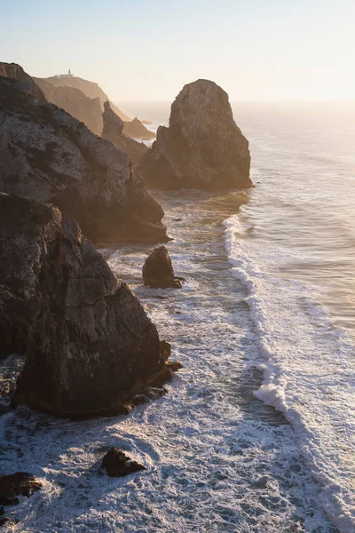 Falésias Rochas Pleno Pôr Sol Dourado Costa Atlântica Portugal Perto — Fotografia de Stock
